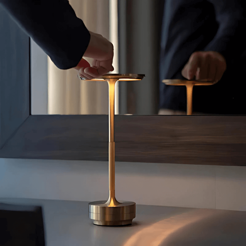 Laddningsbar LED Bordslampa – Touchstyrning & Steglös Dimning