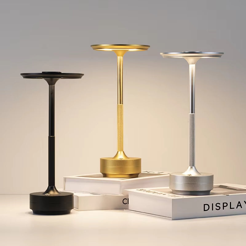 Laddningsbar LED Bordslampa – Touchstyrning & Steglös Dimning